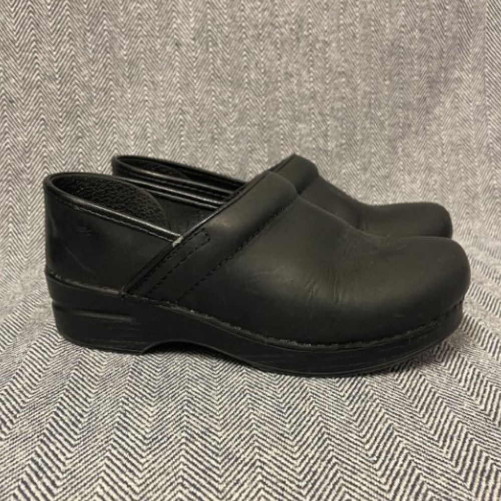 dansko 38 clogs
